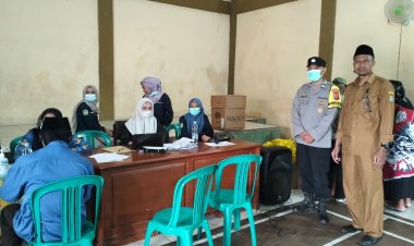 Bhabinkamtibmas Desa Padasuka Kecamatan Sukarame Kabupaten Tasikmalaya, AIPTU M. Safi’i, melaksanakan kegiatan monitoring dan pengamanan pelaksanaan skrining sistematis tuberkulosis