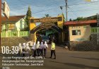 Guna Memberi Kelancaran Pengguna Jalan Sekaligus Bantu Pelajar Menyebrang Jalan, Anggota Polsek Karangnunggal Melaksanakan Pengaturan Lalu Lintas